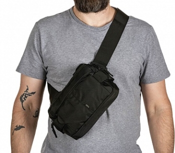 Вариант ношения поясной тактической сумки - через плечо